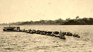 Small tug towing Montarias, near Manaos