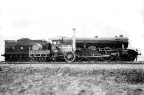 Rocket Replica & LNER loco 'Bayardo'