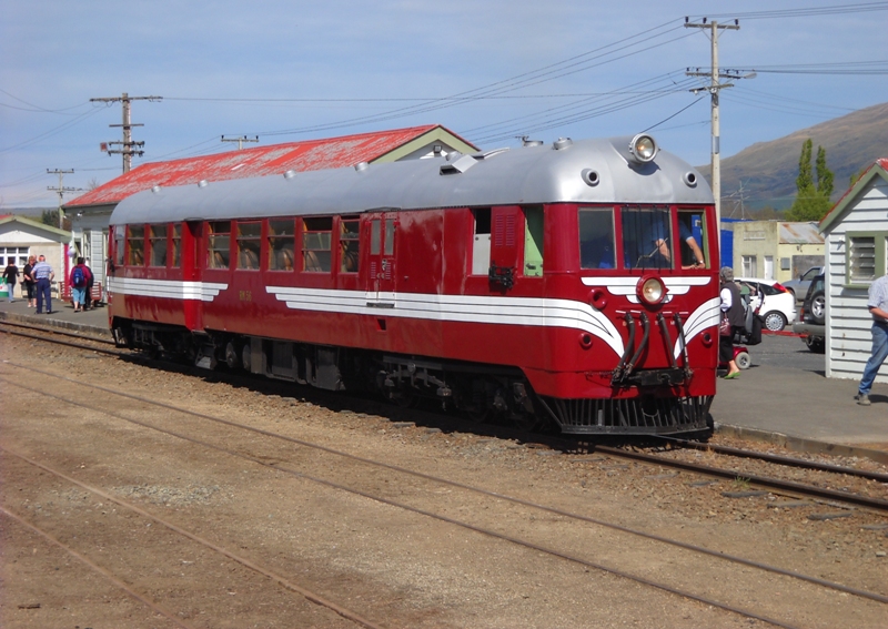 Vulcan Frichs Railcar RM56 at Middlemarch New Zealand 13-10-09