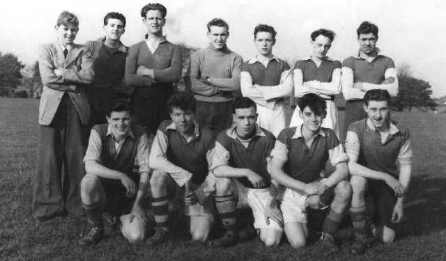 Vulcan erecting shop football team 1955.jpg (108815 bytes)