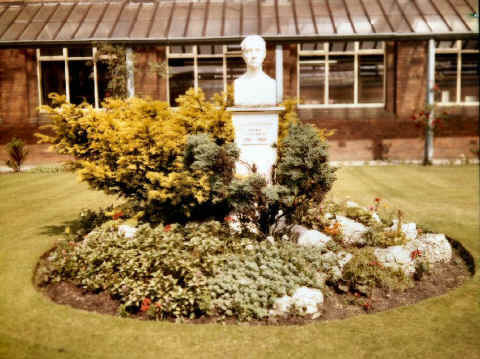 George Stephensons Bust