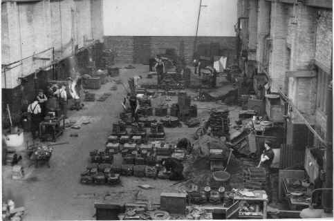 non-ferrous foundry 1952 (600).jpg (154952 bytes)