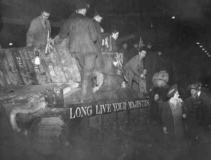 King and Queen Inspect Vulcan made Matilda Tank